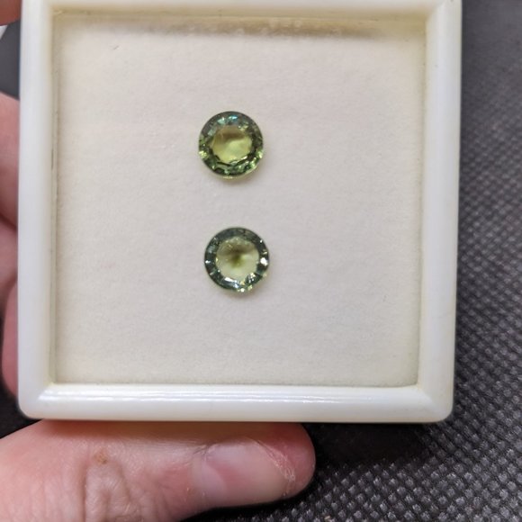 Set of two round 10mm green Nigerian tourmaline - Picture 4 of 4